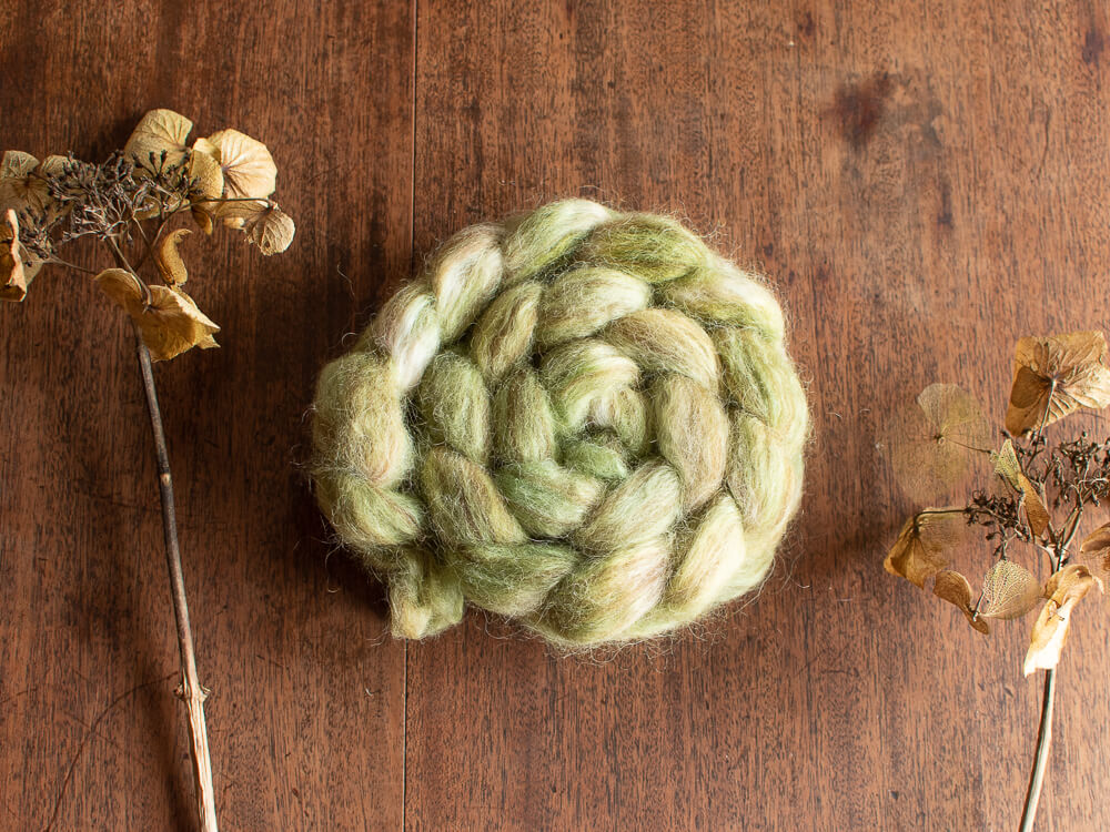 Peridot – Feather blend hand-dyed British wool tops