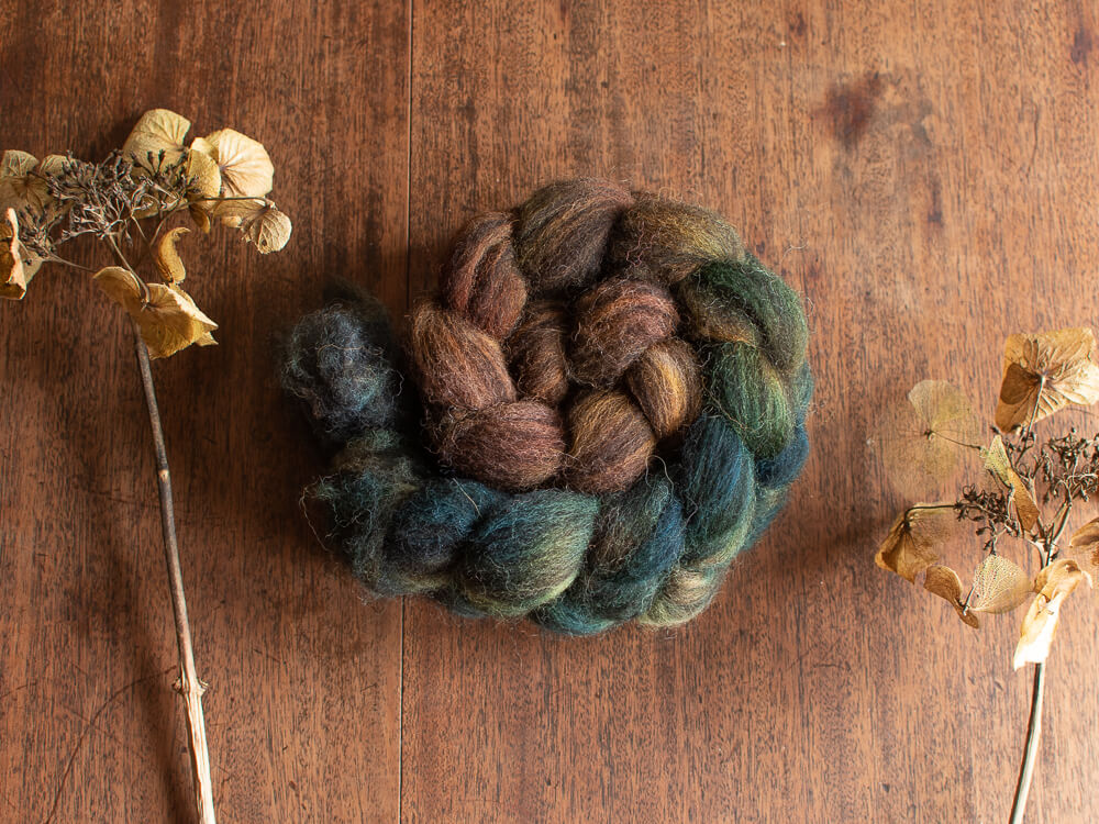 Coucal – Tilth blend hand-dyed British wool tops