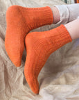 Fleos lace socks knitting pattern