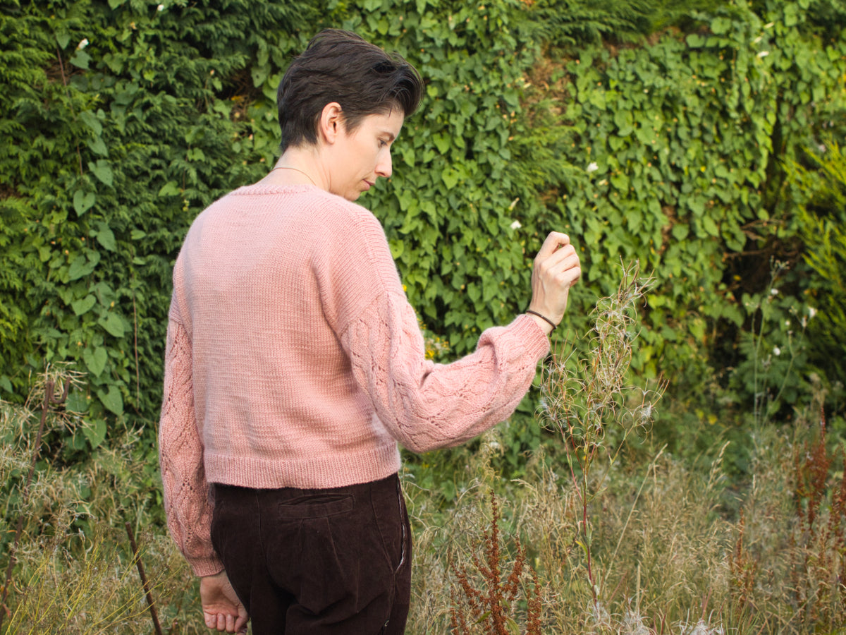 Mistland v-neck, balloon sleeve cardigan knitting pattern