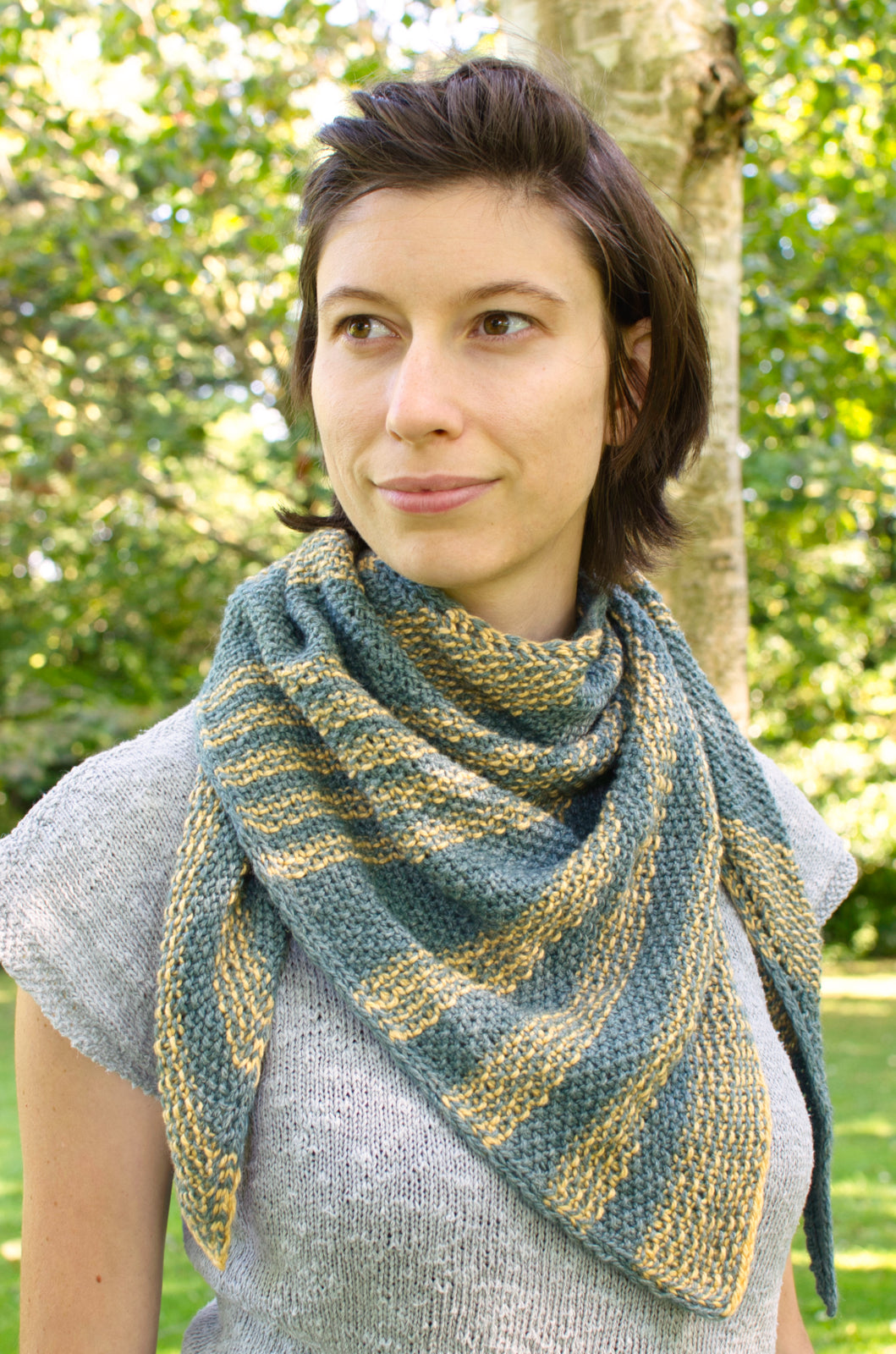 Leoma shawl knitting pattern