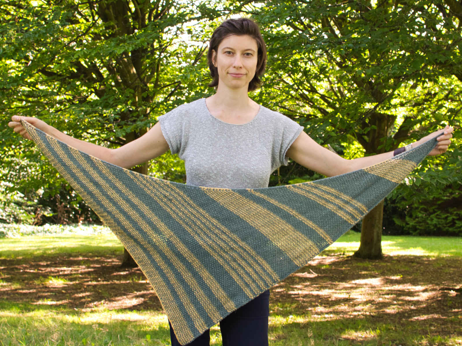 Leoma shawl knitting pattern