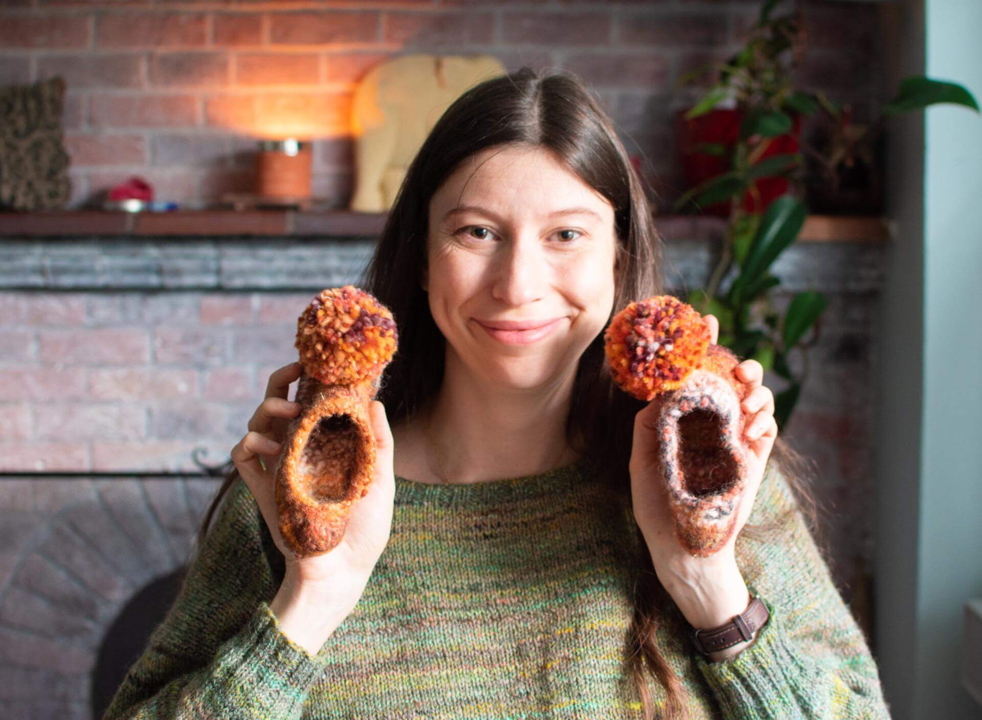 Quickbeam cardigan, silly slippers and a finished Pediment in hand-spun yarn [Marina Skua Ep 76]