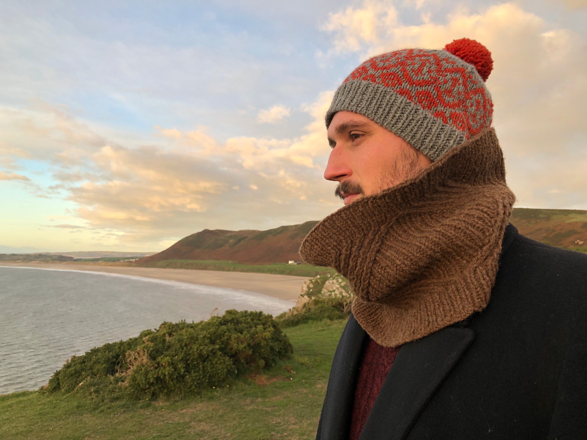 New patterns: Aspis hat and Tildearth cowl!