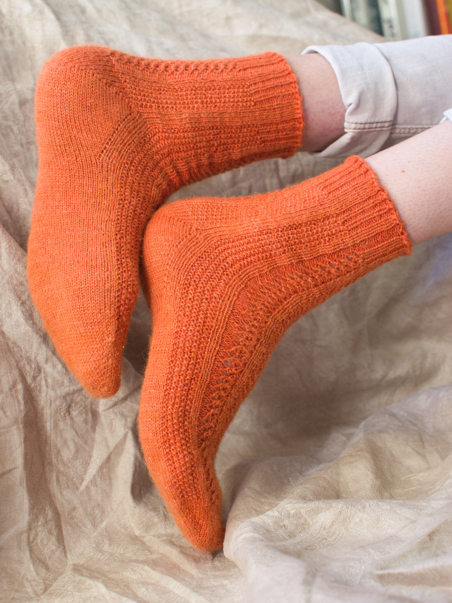 Fleos Socks knitting pattern