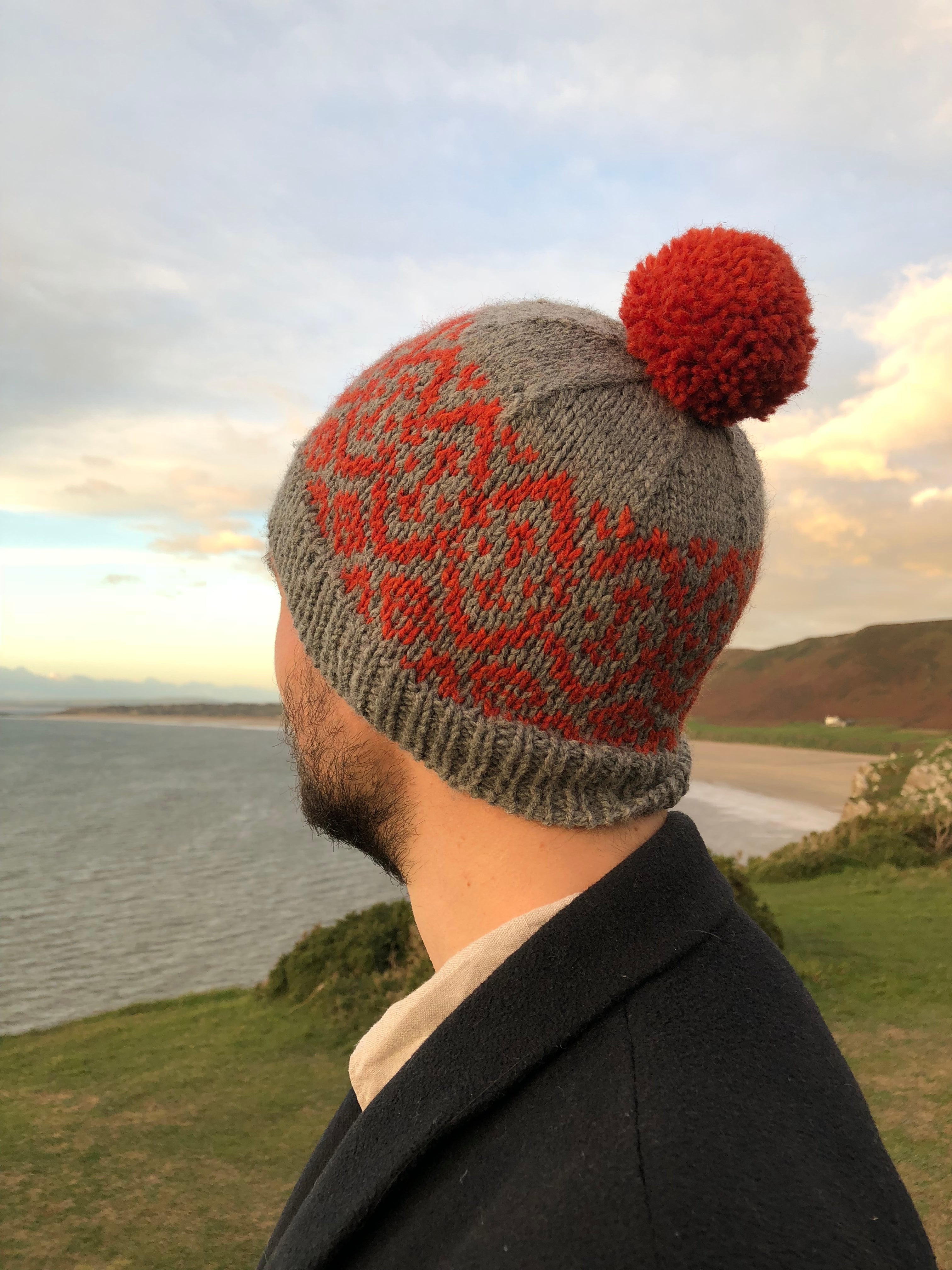 Aspis Patterns Aspis geometric colourwork hat knitting pattern – Marina Skua